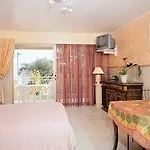 Les Amandiers فندق 2*
