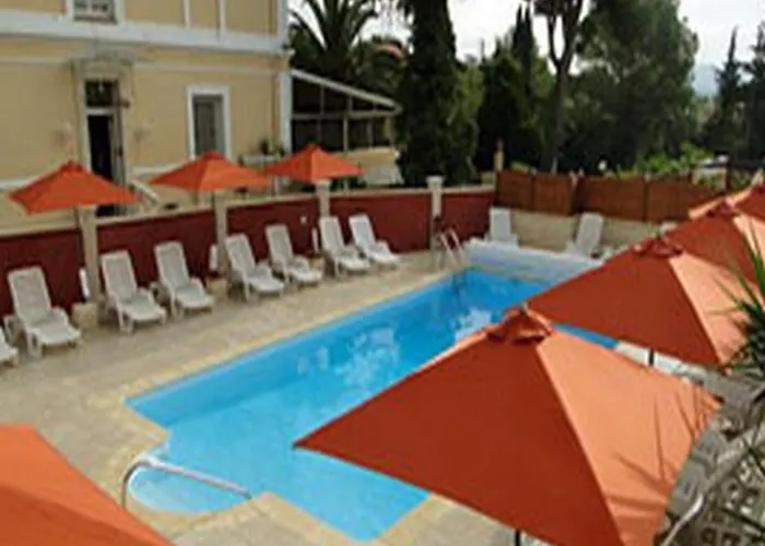 فندق Les Amandiers Saint-Raphaël