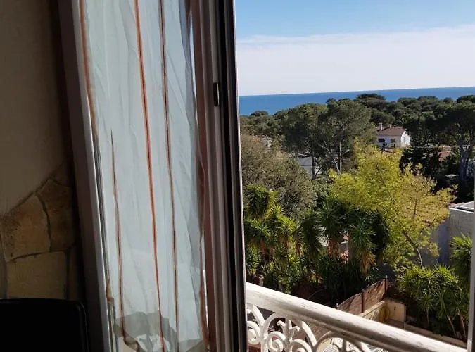 Les Amandiers Hotel 2*