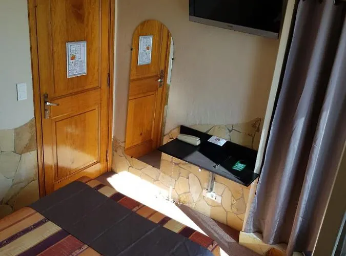 Les Amandiers فندق Saint-Raphaël