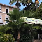 Les Amandiers Otel