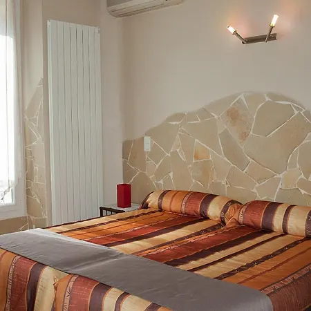 Otel Les Amandiers 2*