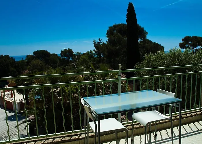 Les Amandiers 2* Saint-Raphael (Var)