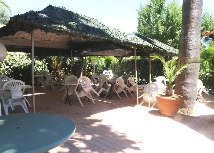 Otel Les Amandiers Saint-Raphaël