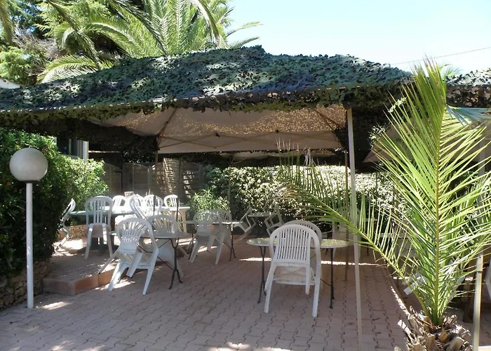 Les Amandiers Otel 2*