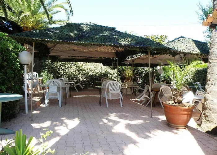 Les Amandiers Hotel 2*