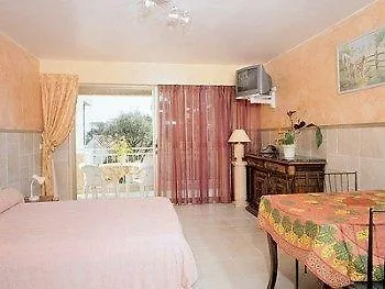 Les Amandiers Otel 2*