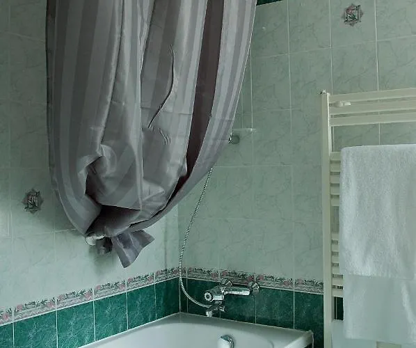 Les Amandiers Hotel 2*