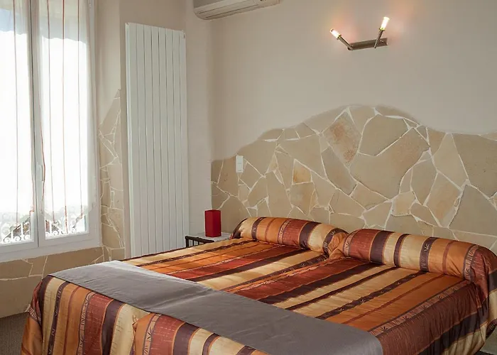 Hotel Les Amandiers 2*